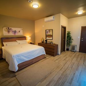 California Comfort & Suites